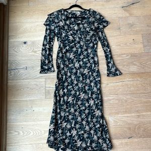 Doen long sleeve midi v-neck dress size M.